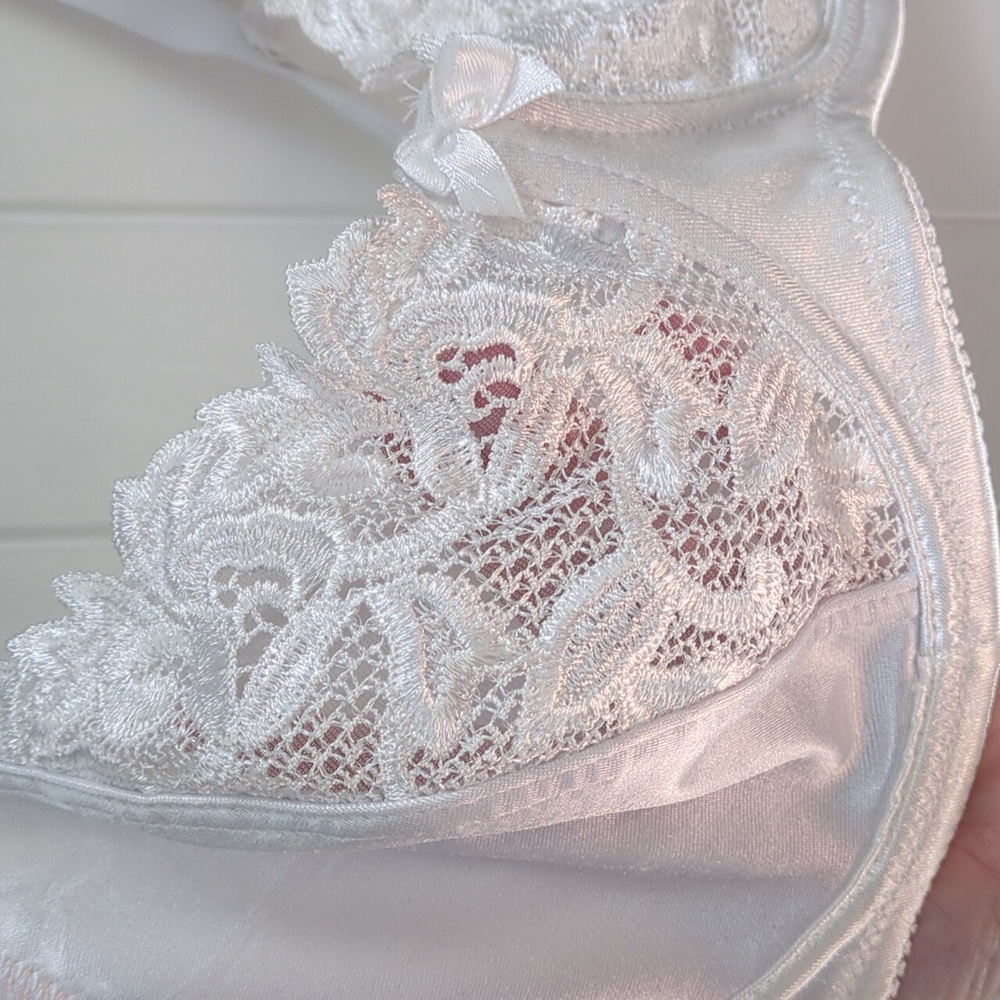 Carnival White Lace Bra 40D - Picture 3 of 5